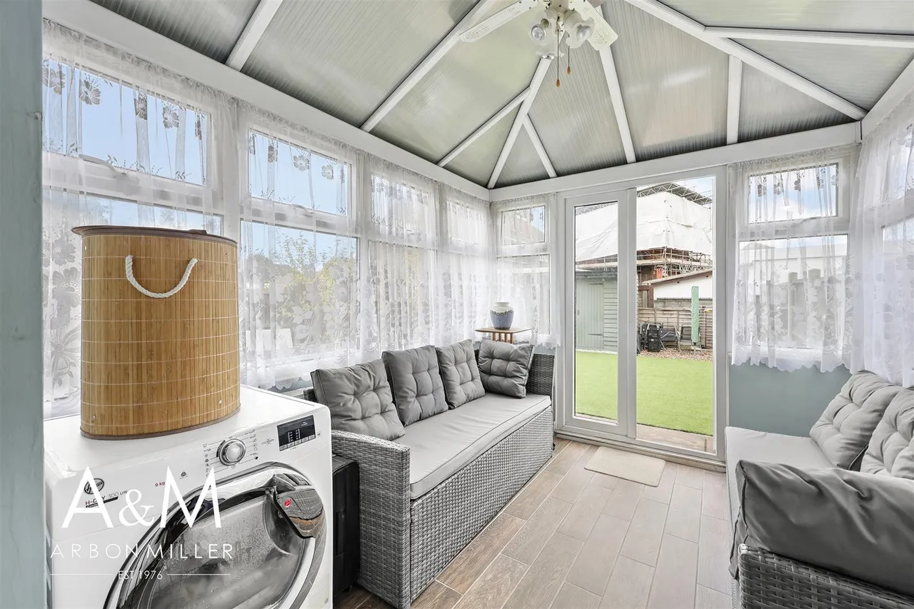 Thatches Grove, Chadwell Heath, Essex, Romford, RM65LA, photo 11