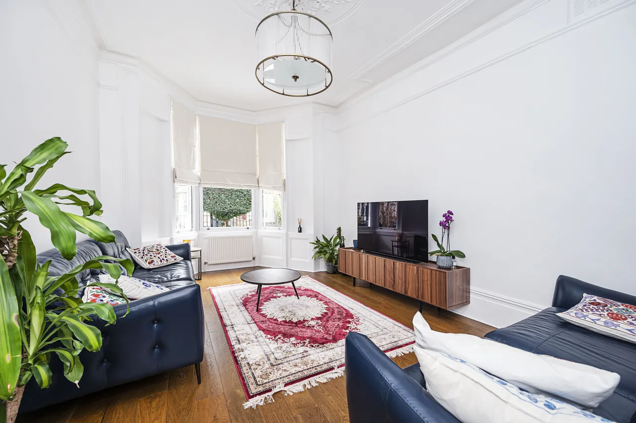 3 bed flat for sale — 9a Bodney Road, London