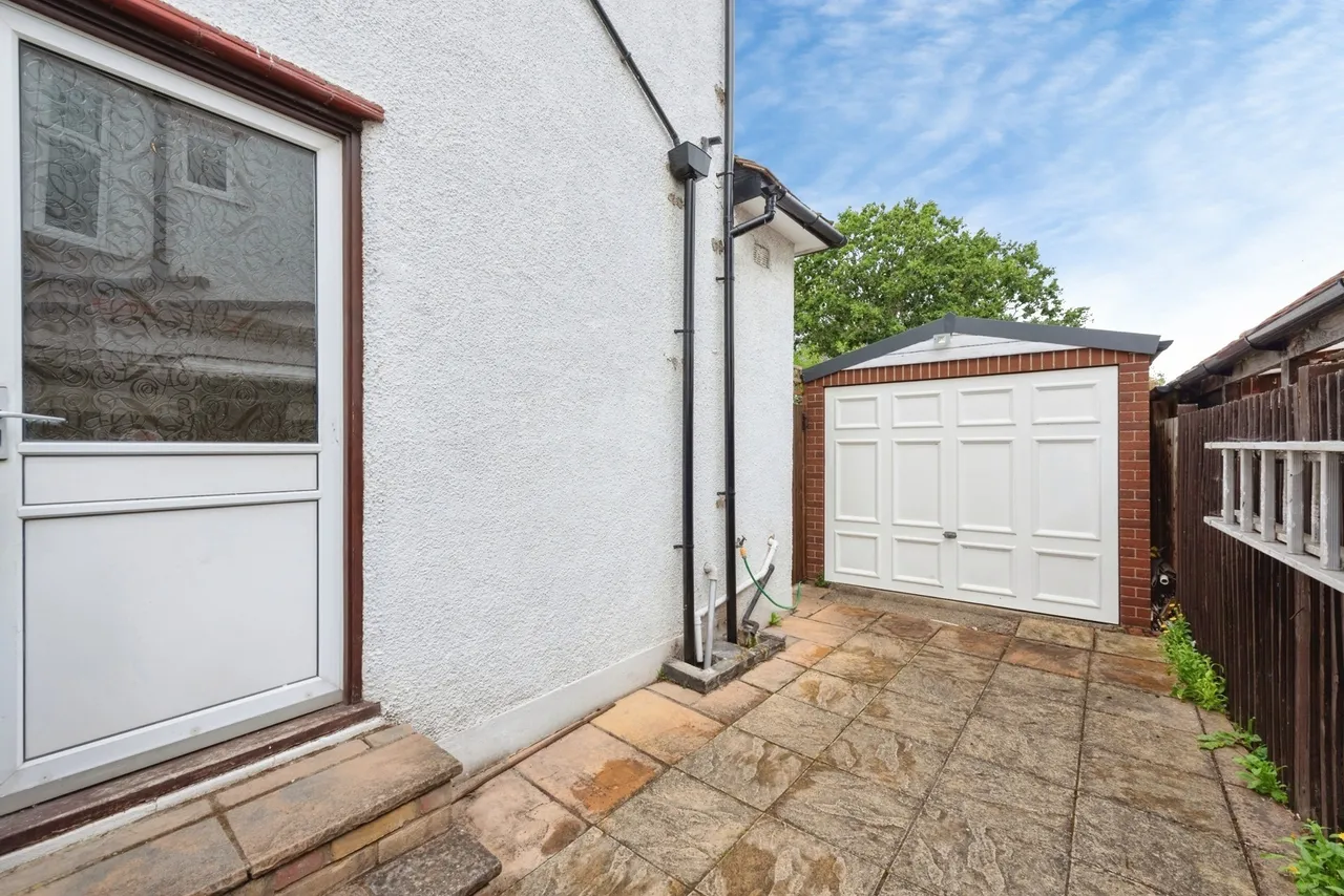 The Hollands, Worcester Park, KT4, photo 14