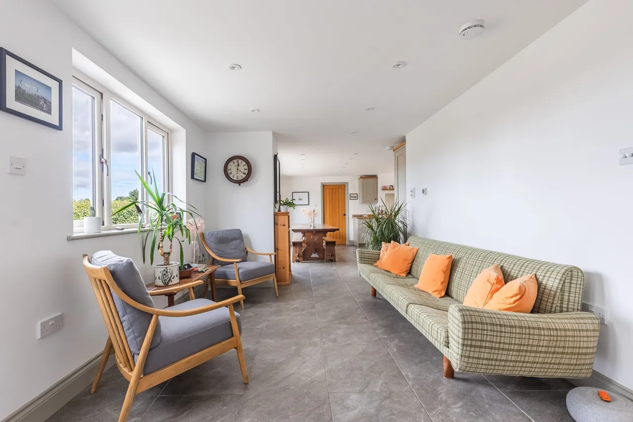 Substantial Contemporary Home in a Ru, photo 3