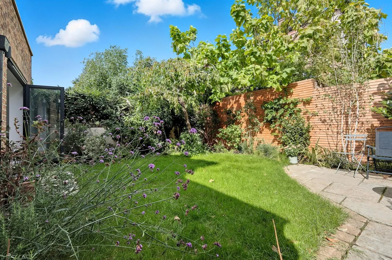 Finsbury Park Road, London, N4, photo 16