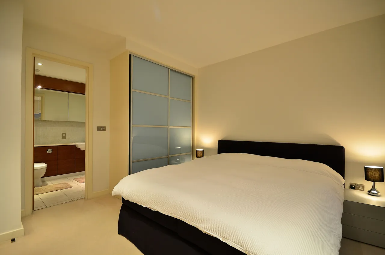 London, EC4R, photo 8