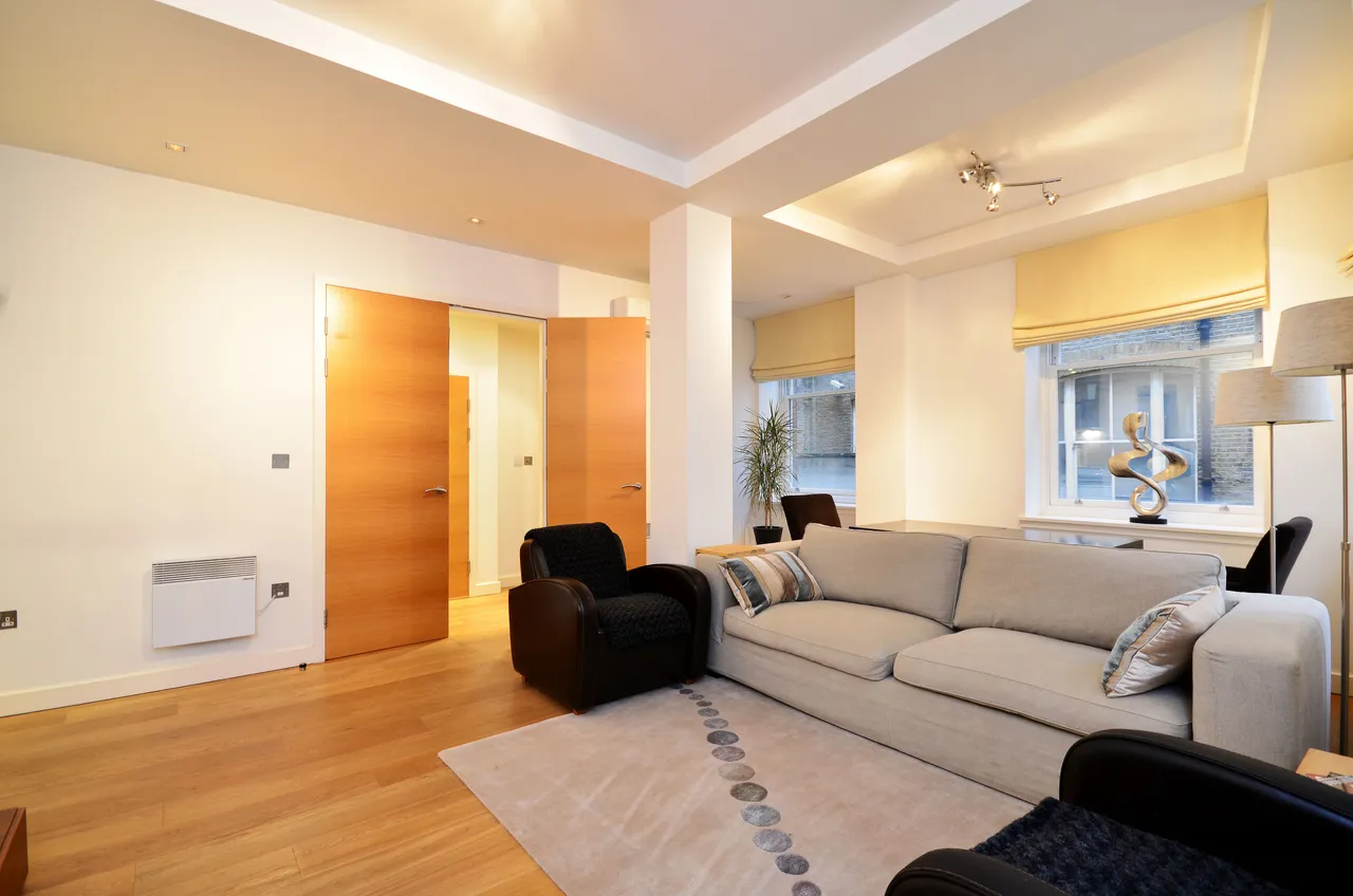 2 bed flat to rent, London, EC4R