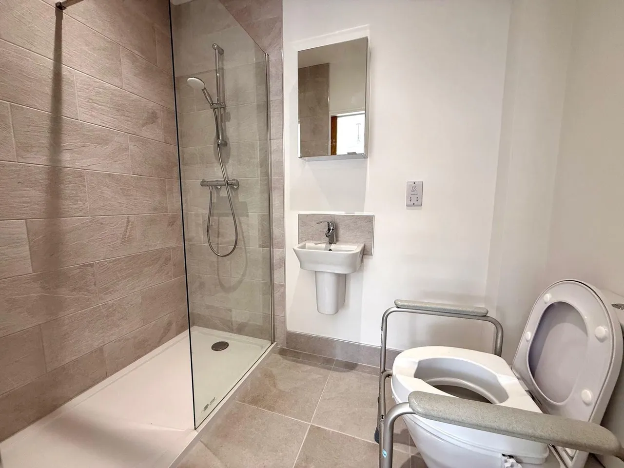 Barnes Road, Swindon, Wiltshire, SN2 7PA, photo 8