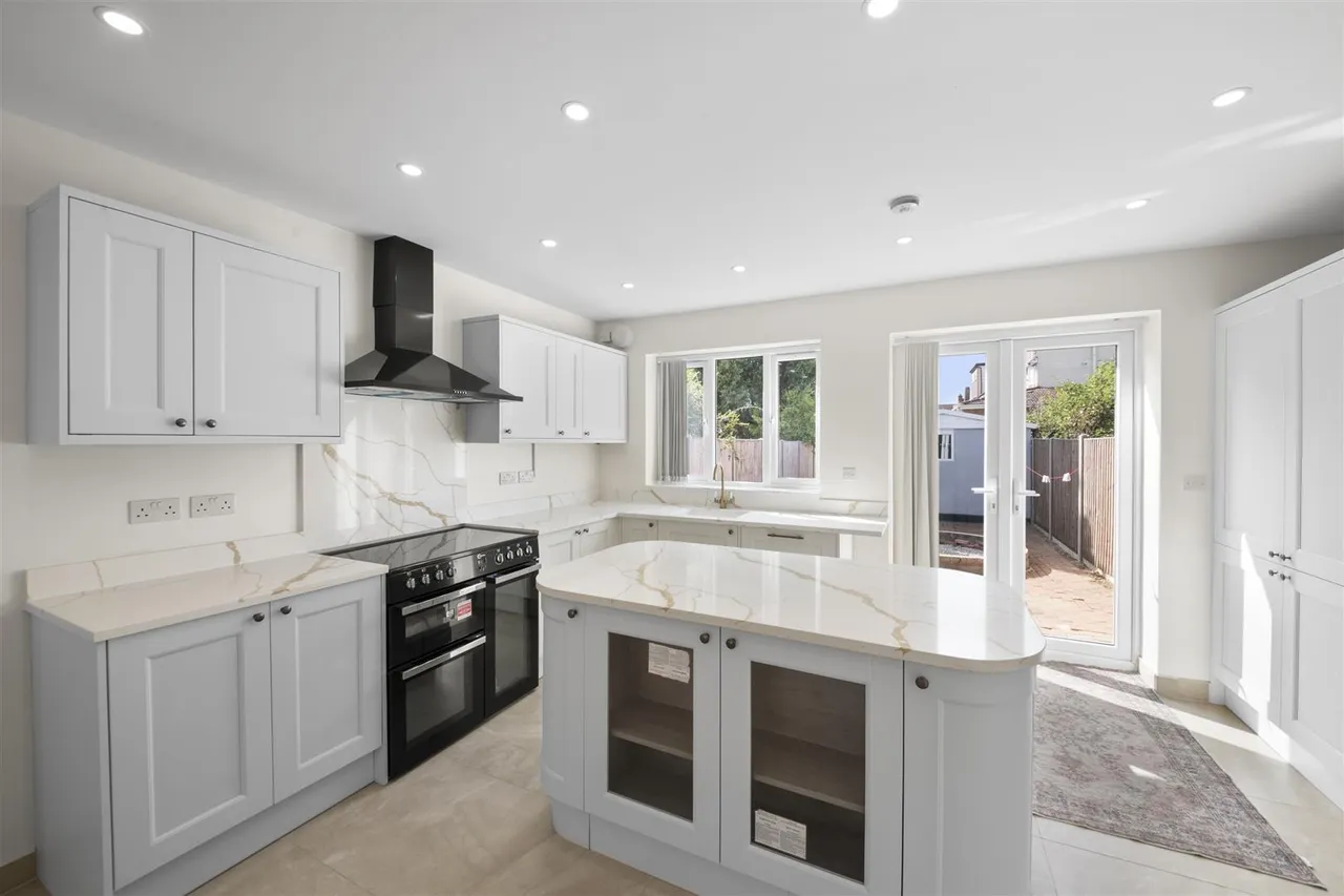 Canfield Drive, Ruislip, photo 11