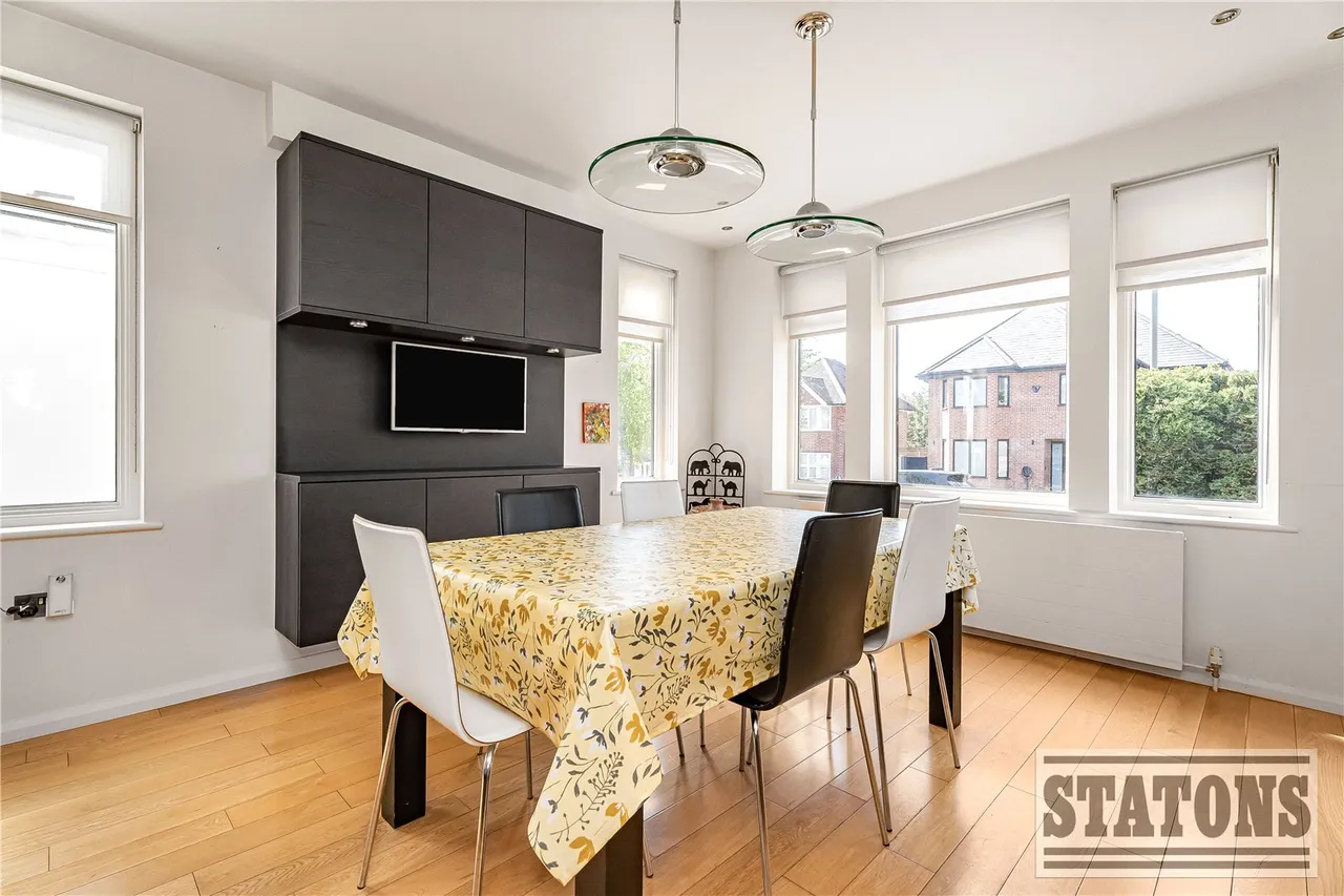 Poynings Way, Woodside Park, London, N12 7LP, photo 9
