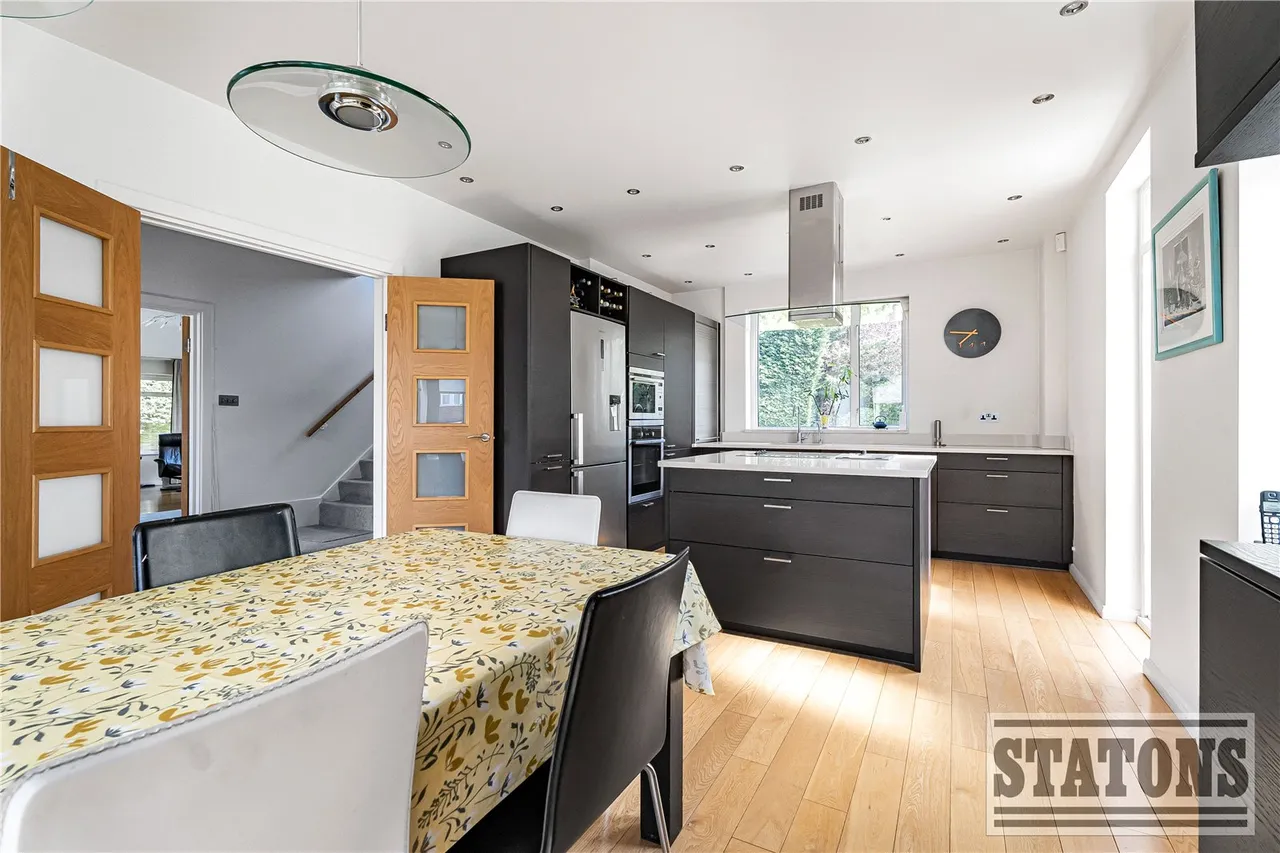 Poynings Way, Woodside Park, London, N12 7LP, photo 10