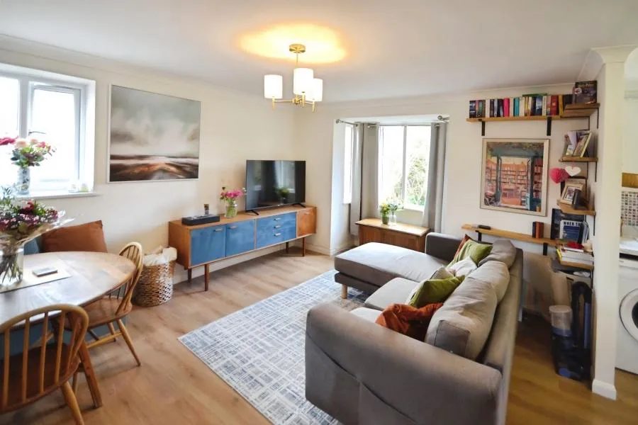 2 bed flat for sale, Capel Drive, Felixstowe, IP11