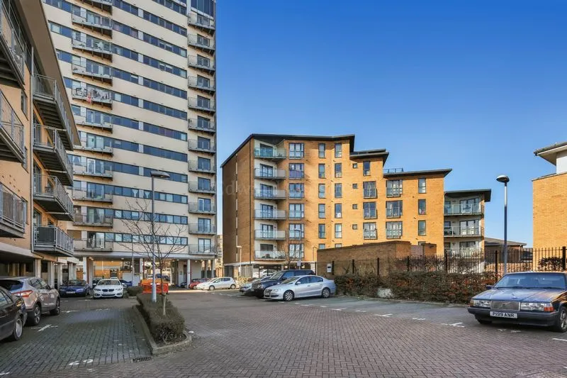 Eastern Avenue, Ilford, IG2, photo 8