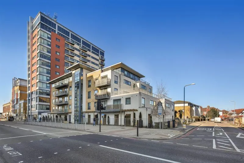 1 bed flat for sale, Eastern Avenue, Ilford, IG2
