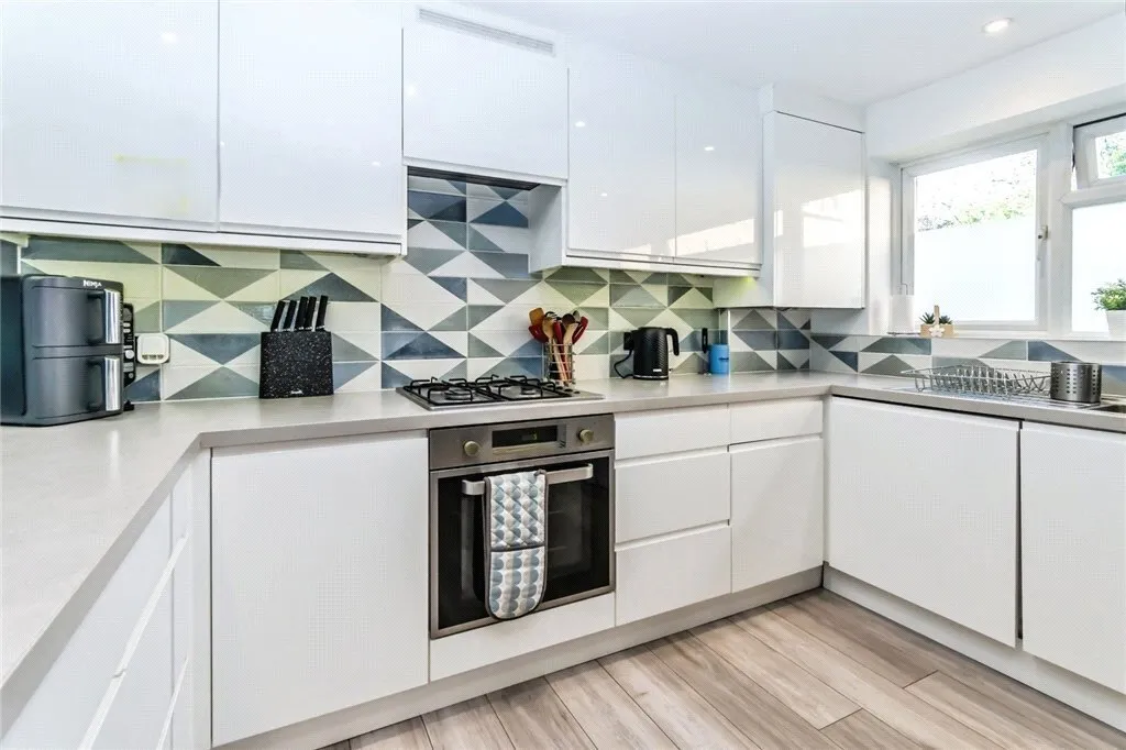 Coulsdon Road, Caterham, Surrey, CR3, photo 5