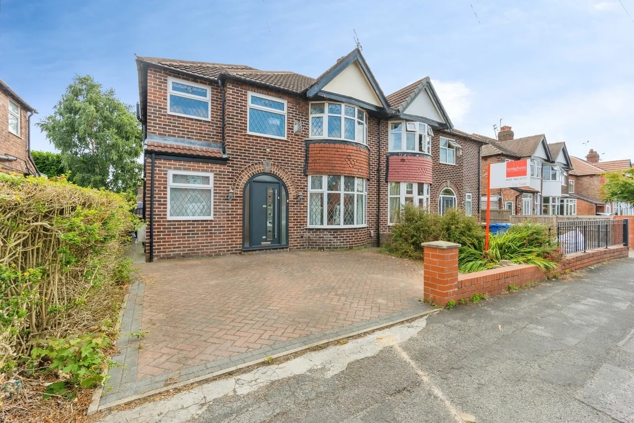 4 bed house for sale — Langdale Road, Sale, Greater Manchester, M33