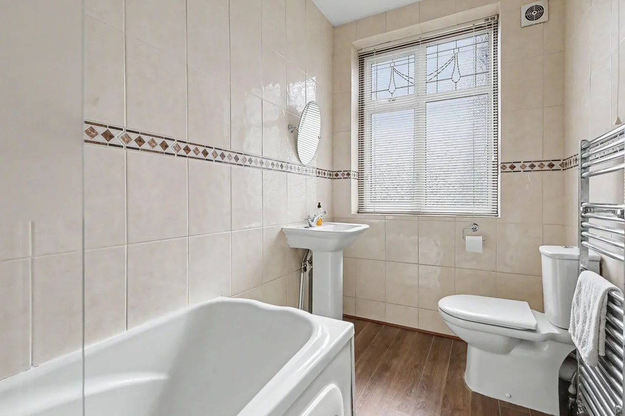 Bullsmoor Lane, Enfield, EN3, photo 9