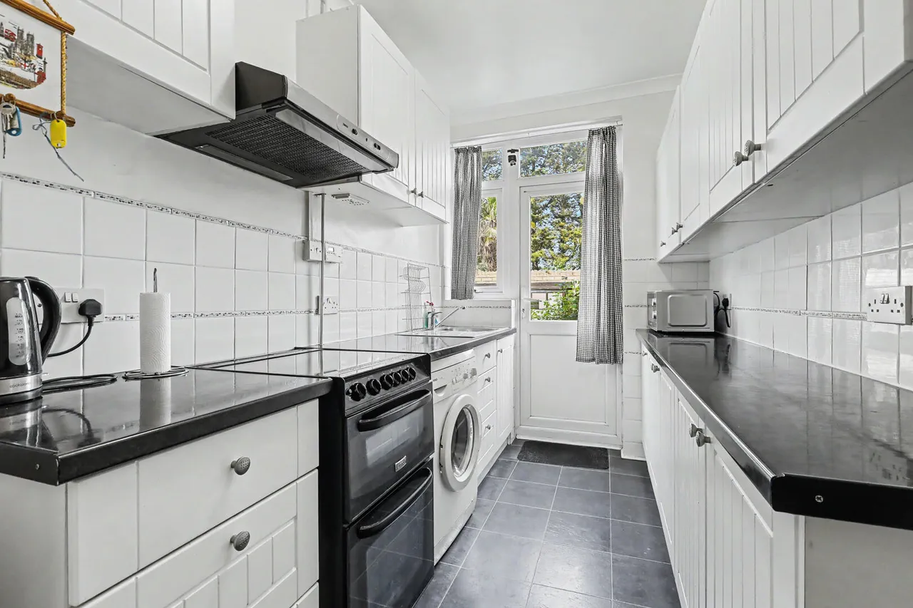 Bullsmoor Lane, Enfield, EN3, photo 5