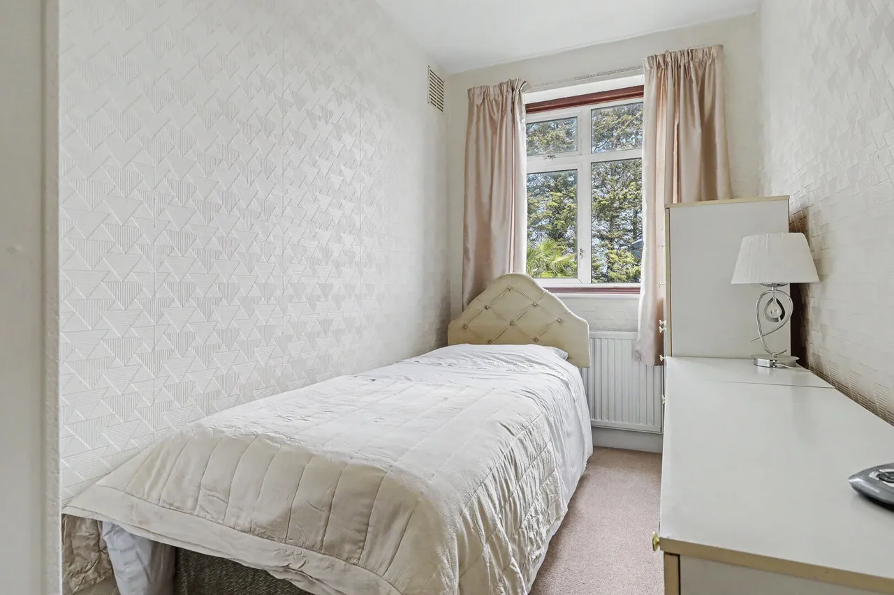 Bullsmoor Lane, Enfield, EN3, photo 14