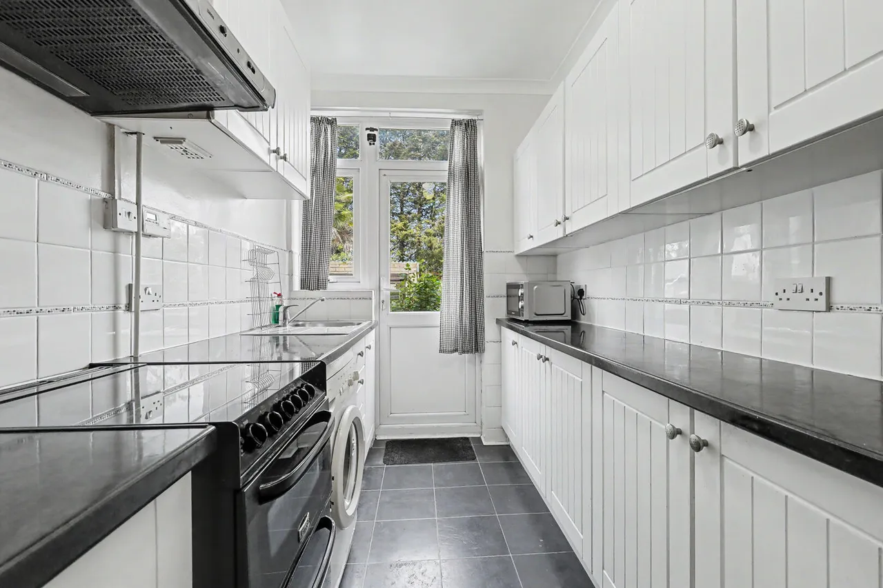Bullsmoor Lane, Enfield, EN3, photo 6