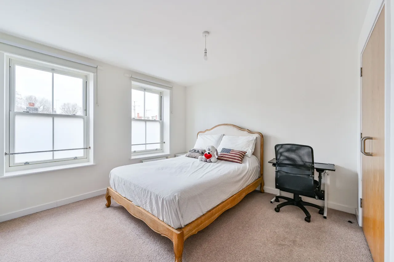 Flat 4, Suffolk House, 1-8 Whitfield Place, London, photo 4