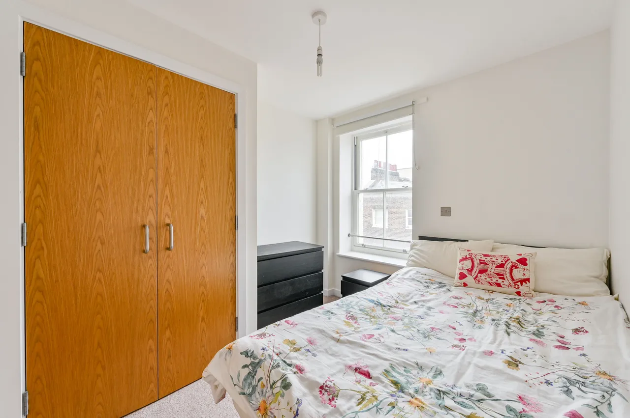 Flat 4, Suffolk House, 1-8 Whitfield Place, London, photo 5