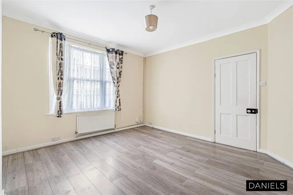Pendragon Road, Downham, photo 2