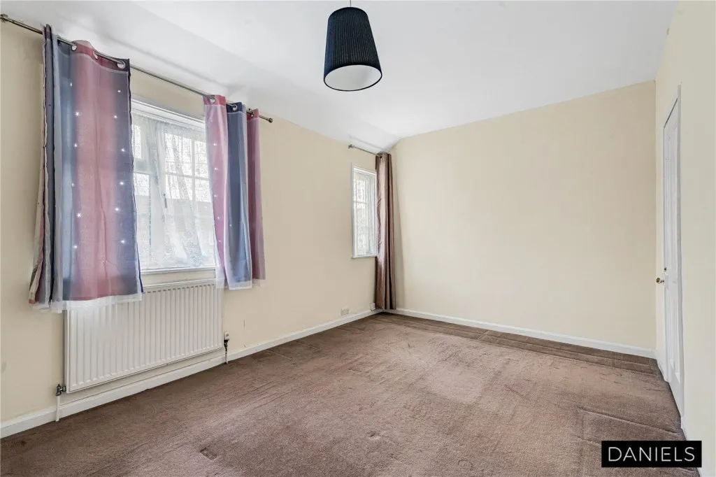 Pendragon Road, Downham, photo 5