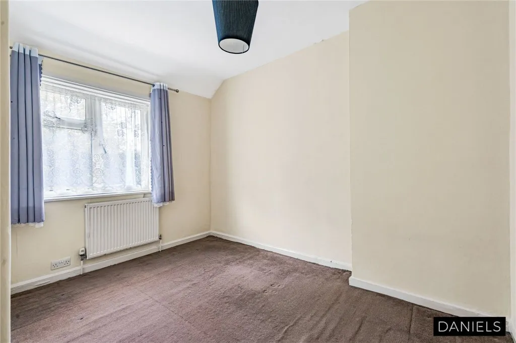 Pendragon Road, Downham, photo 6