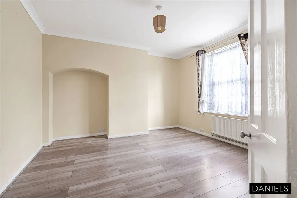 Pendragon Road, Downham, photo 3