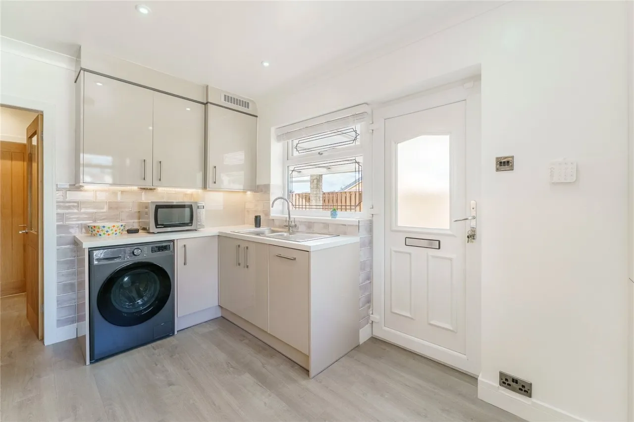 Lowfield Road, Hemsworth, WF9, photo 21