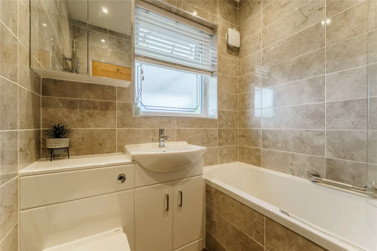 Lowfield Road, Hemsworth, WF9, photo 4