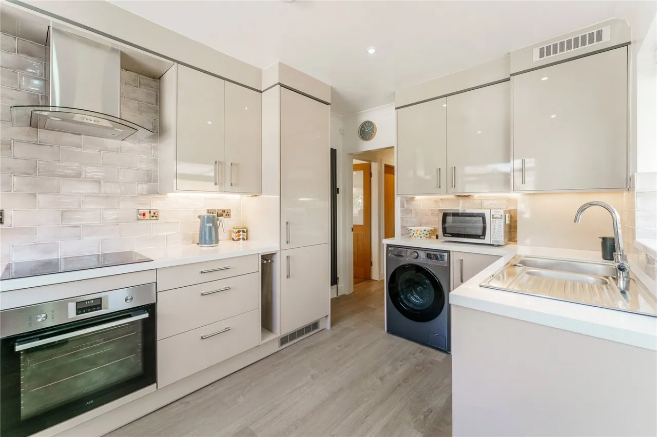 Lowfield Road, Hemsworth, WF9, photo 5