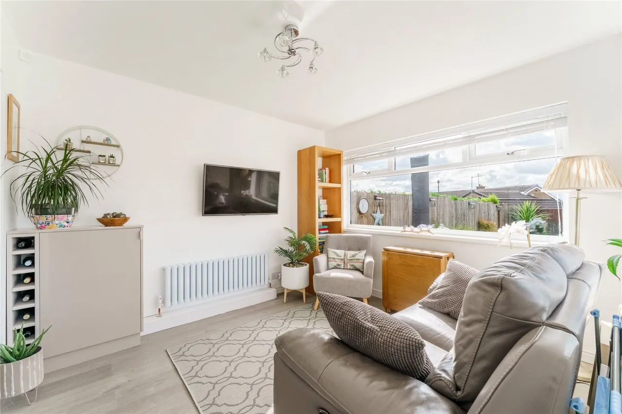 Lowfield Road, Hemsworth, WF9, photo 23