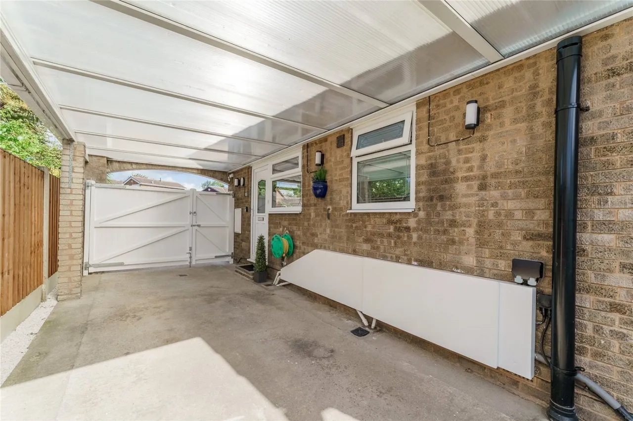 Lowfield Road, Hemsworth, WF9, photo 29