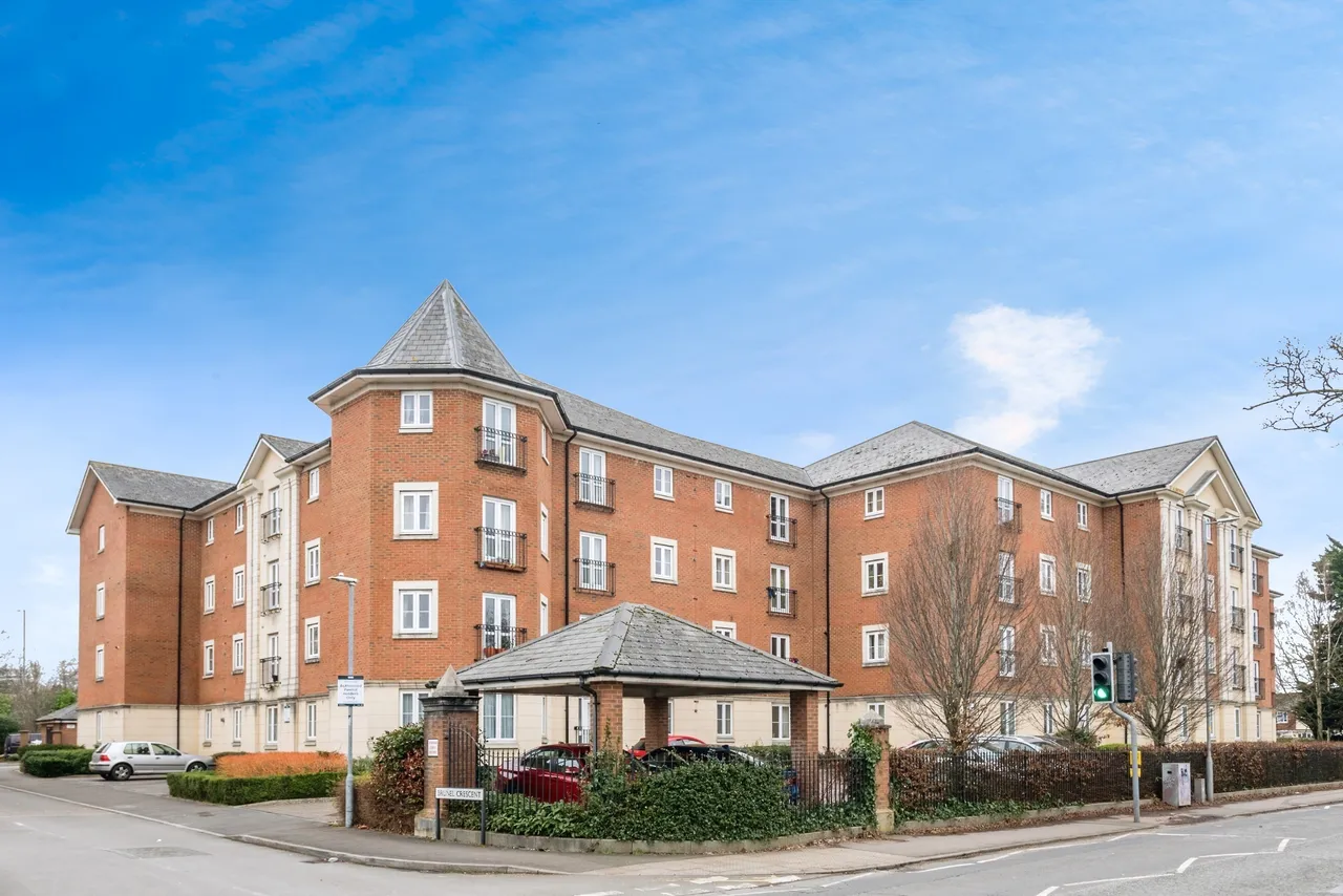 Brunel Crescent, Swindon, Wiltshire, SN2, photo 3