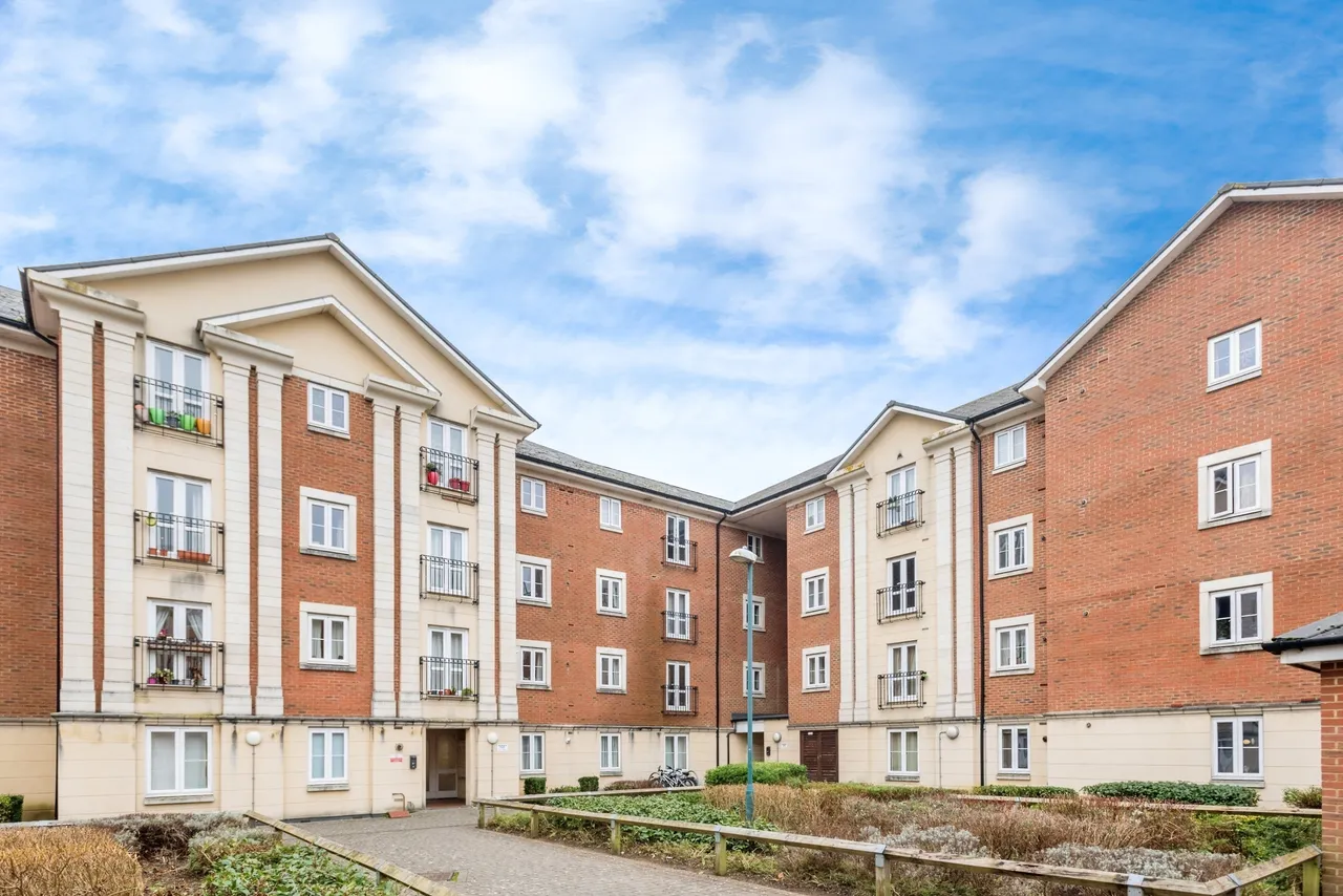 2 bed flat for sale — Brunel Crescent, Swindon, Wiltshire, SN2