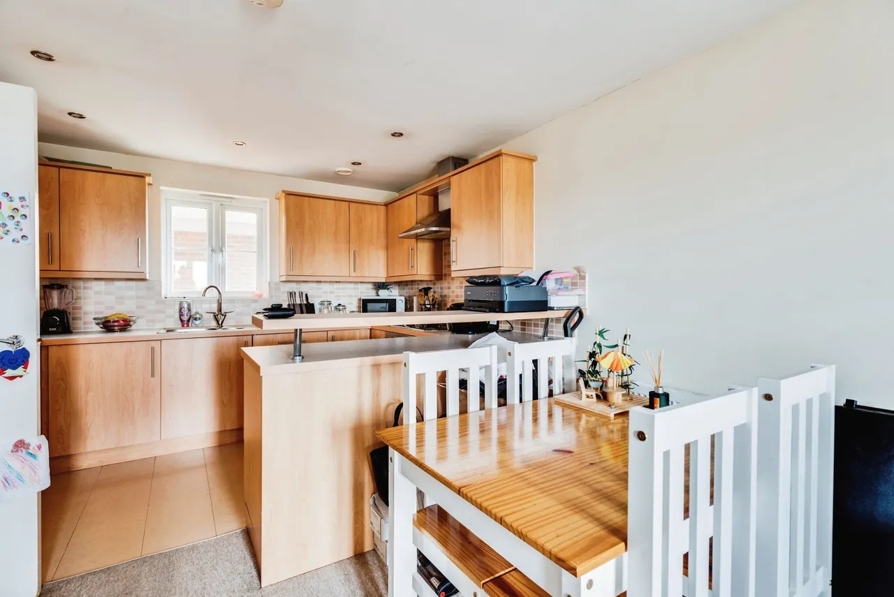 Brunel Crescent, Swindon, Wiltshire, SN2, photo 7