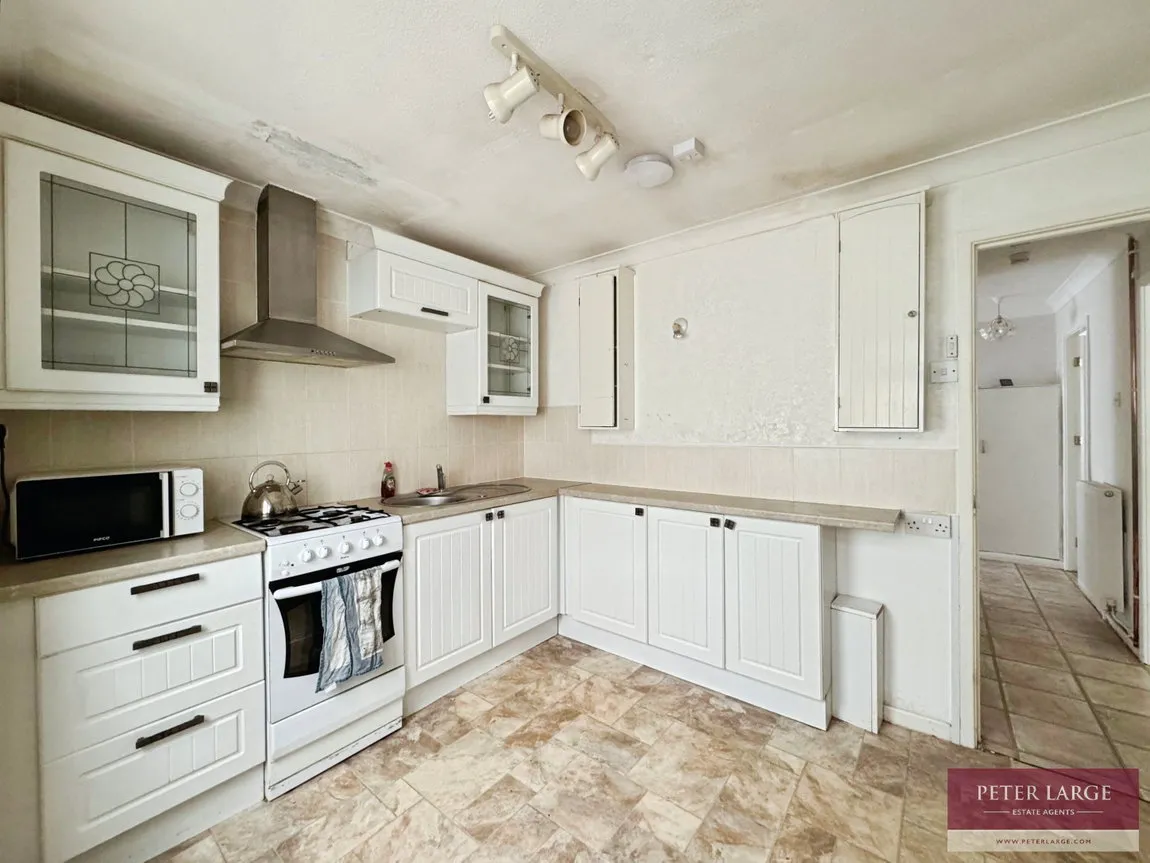 Spruce Avenue, Rhyl, Denbighshire, LL18 3SU, photo 3