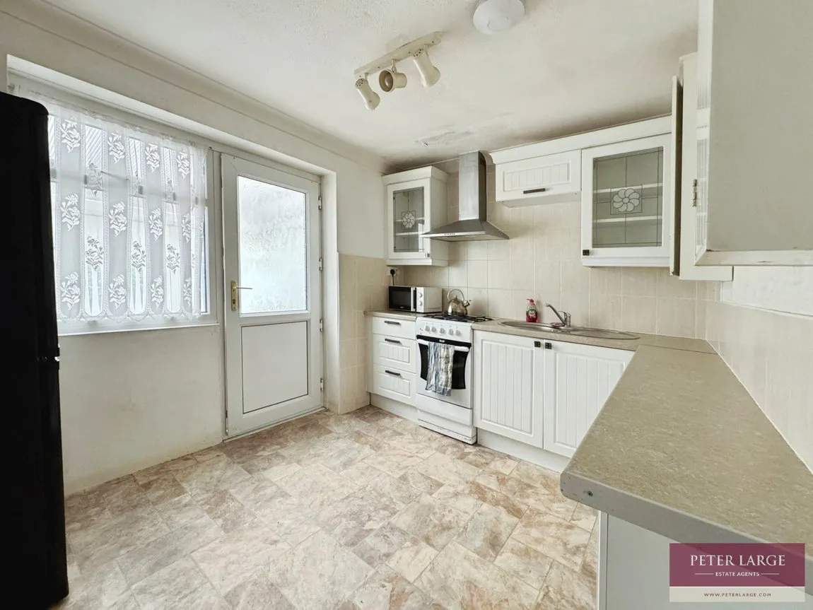 Spruce Avenue, Rhyl, Denbighshire, LL18 3SU, photo 4