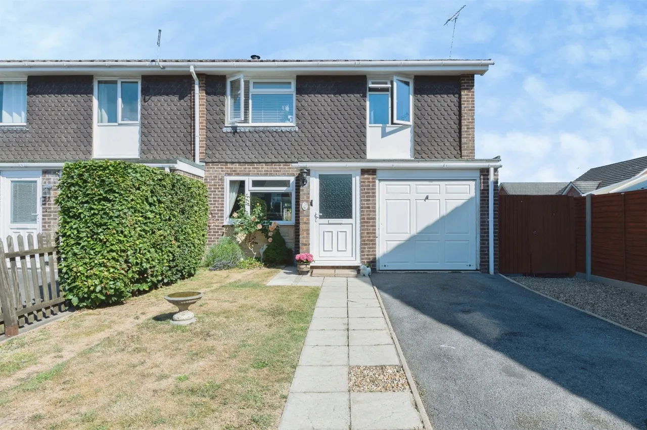 3 bed house for sale, Alder Drive, Alderholt, SP6