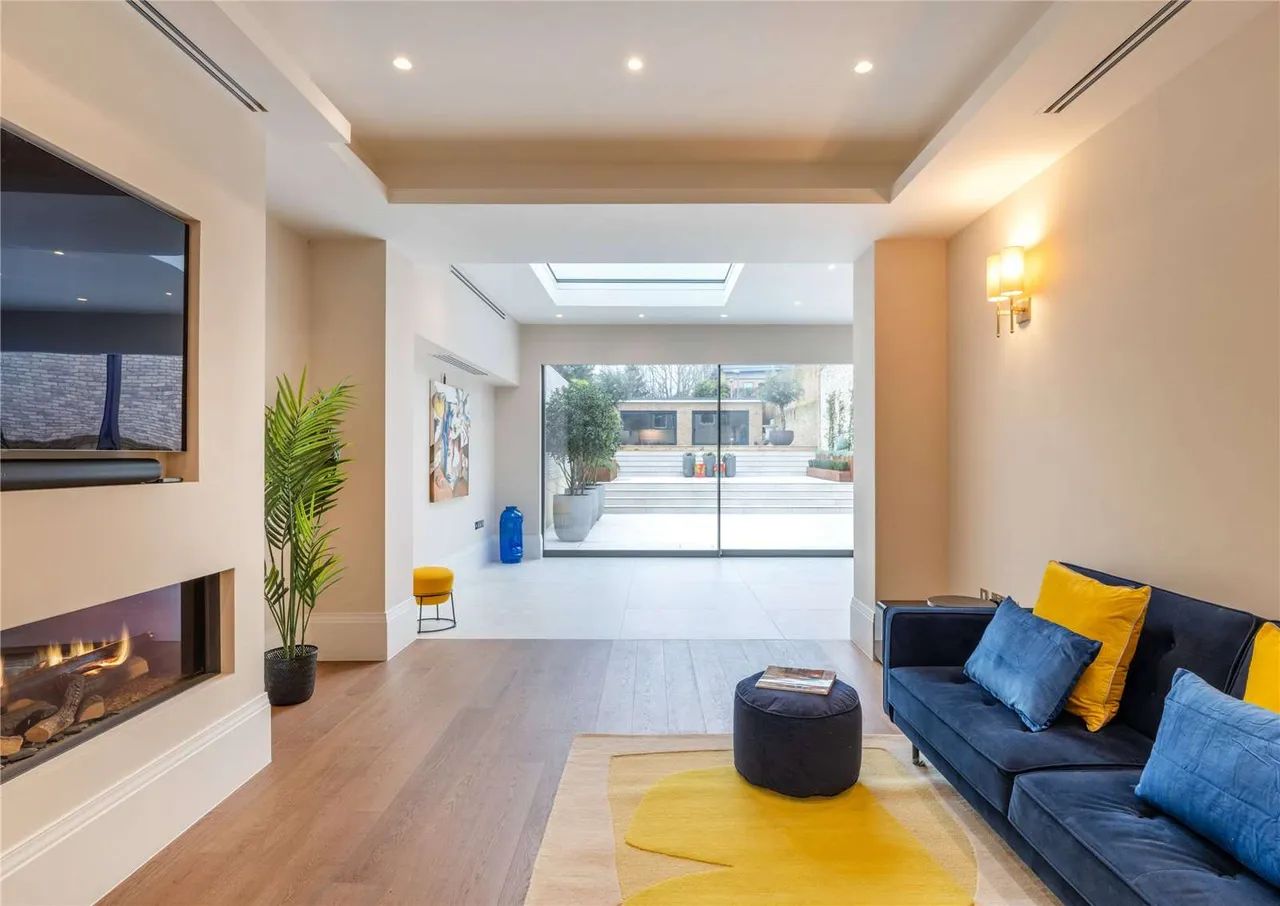 Rosslyn Hill, London, NW3, photo 2