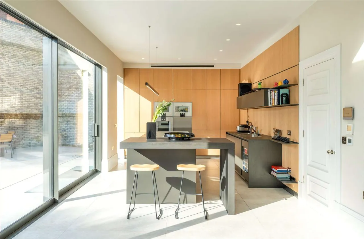 Rosslyn Hill, London, NW3, photo 6