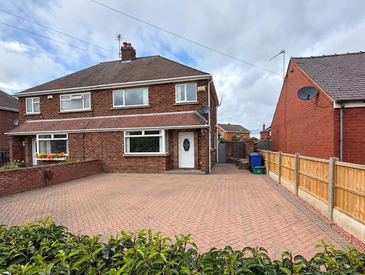 3 bed house to rent — Wroot Road, Finningley, DONCASTER