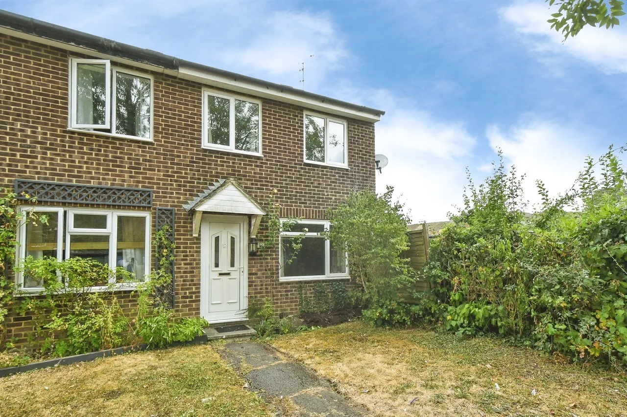2 bed house for sale — Sevenfields, Highworth, Swindon