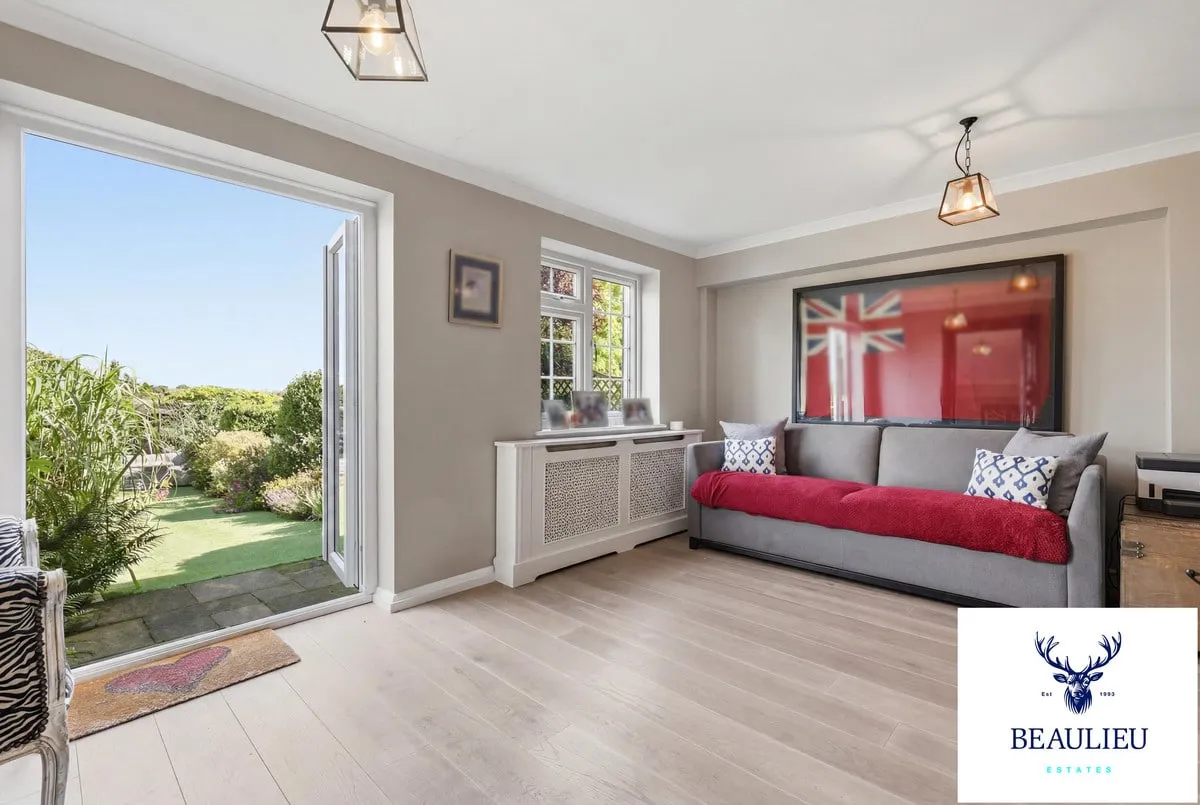 3 bed house for sale — Palmerston Road, Buckhurst Hill, IG9 5NS