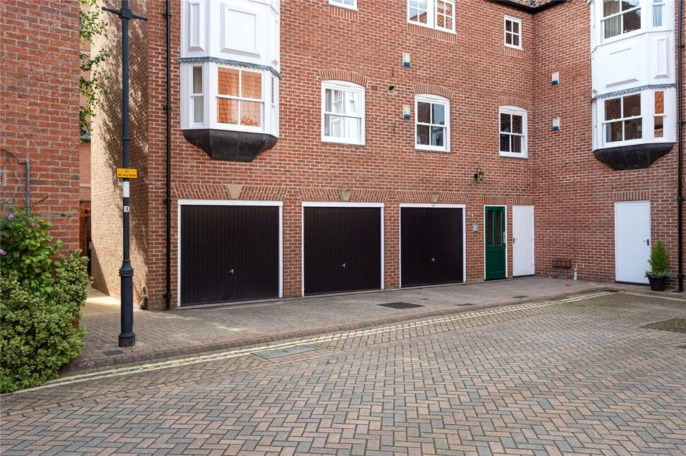 St. Andrew Place, York, North Yorkshire, YO1, photo 3