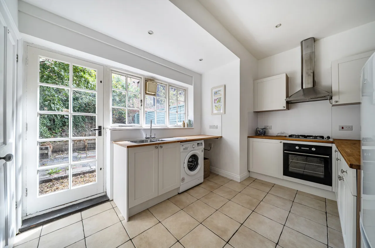 St. Johns Street, Winchester, SO23, photo 3