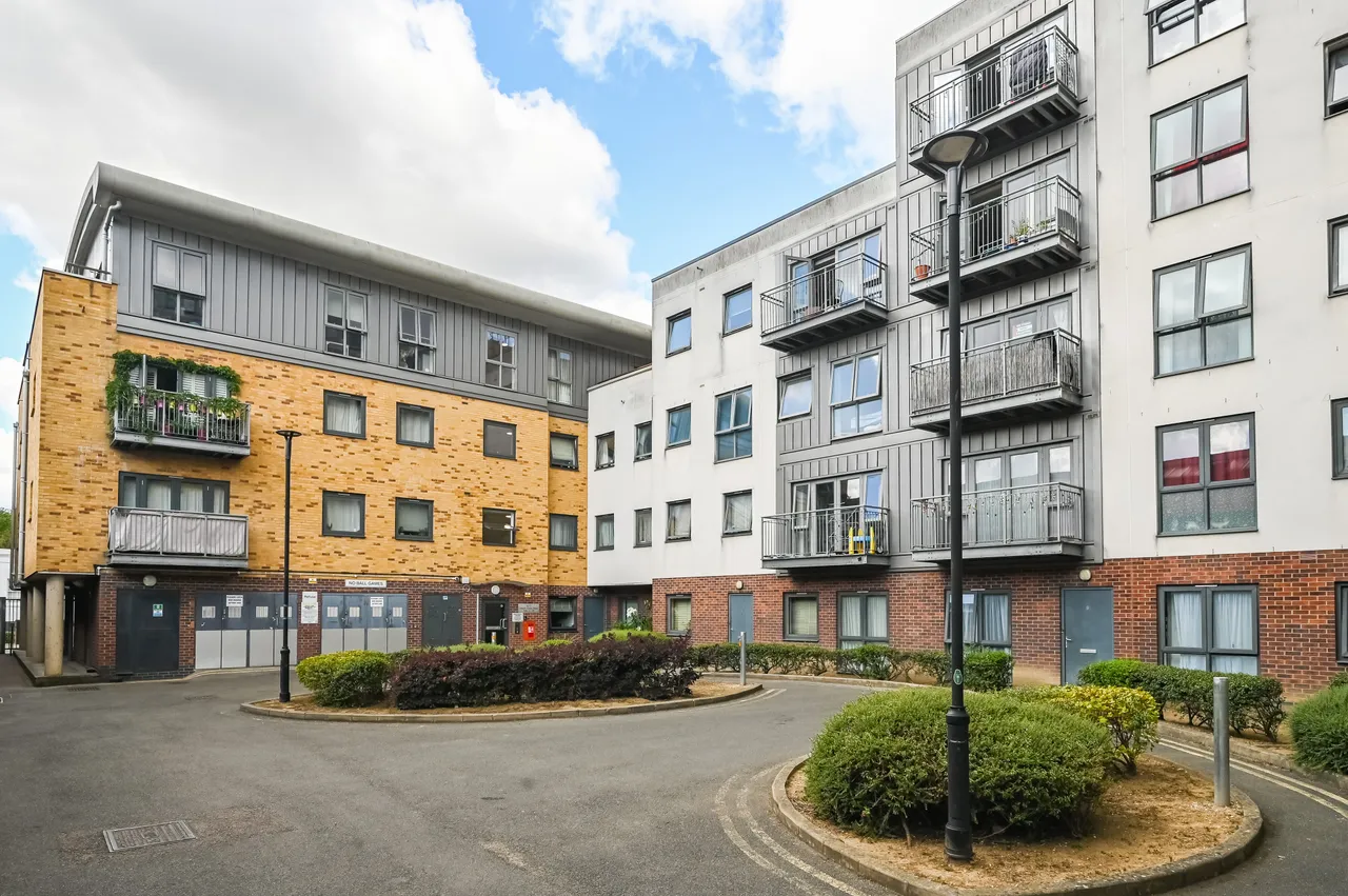 Flat 8 (25% shared ownership) Edward Heylyn House, 15 Thomas Fyre Drive, photo 5