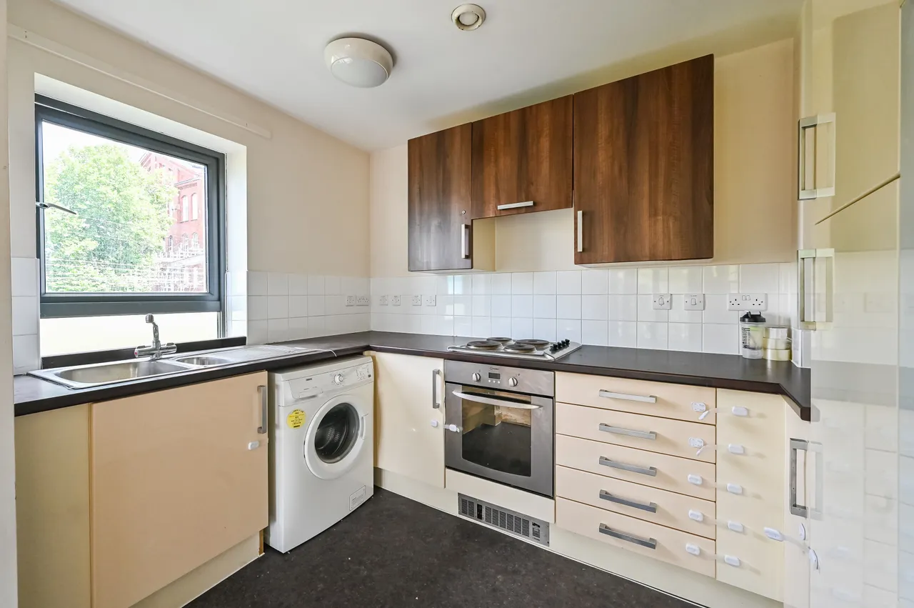 Flat 8 (25% shared ownership) Edward Heylyn House, 15 Thomas Fyre Drive, photo 7