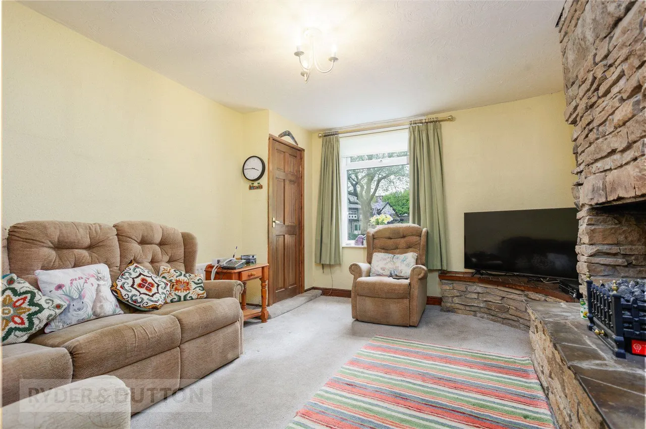 Manchester Road, Greenfield, OL3, photo 4