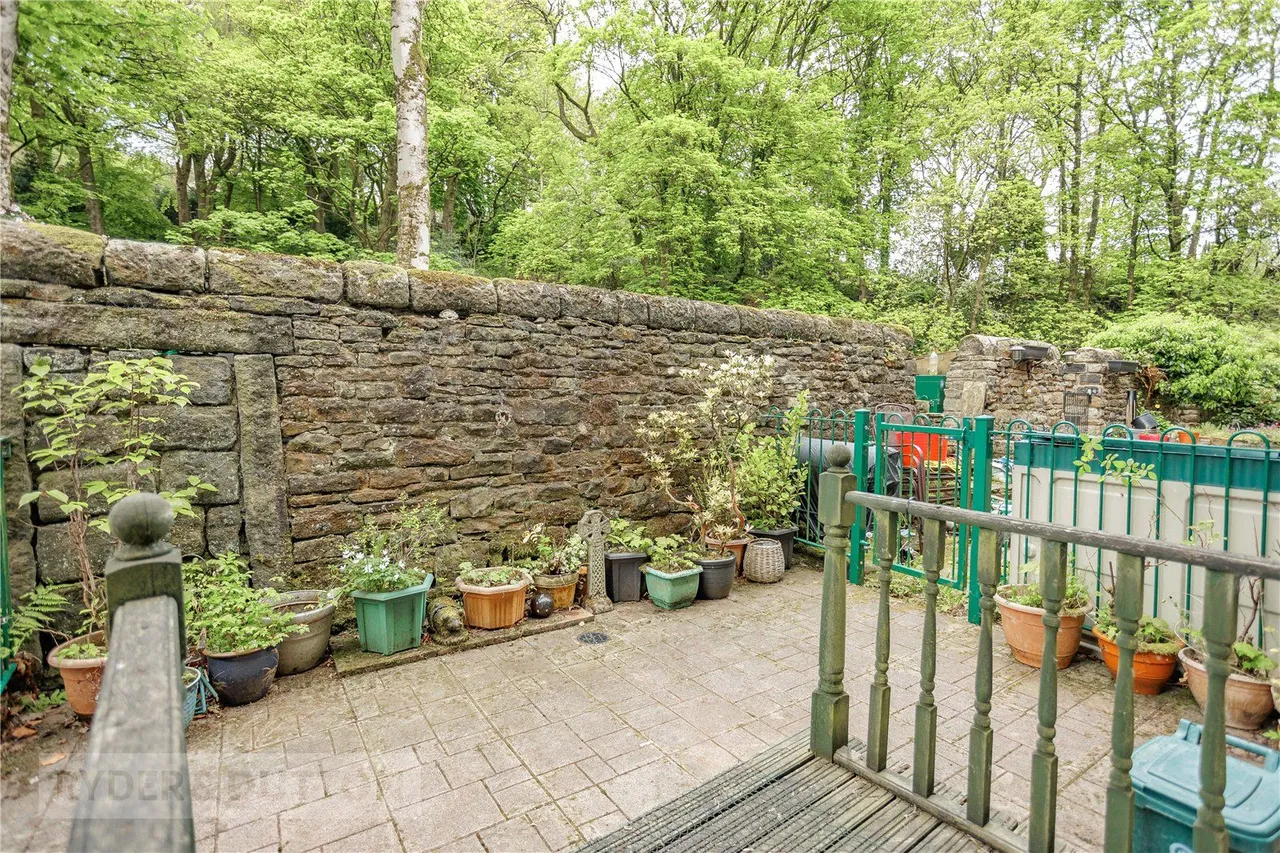 Manchester Road, Greenfield, OL3, photo 20