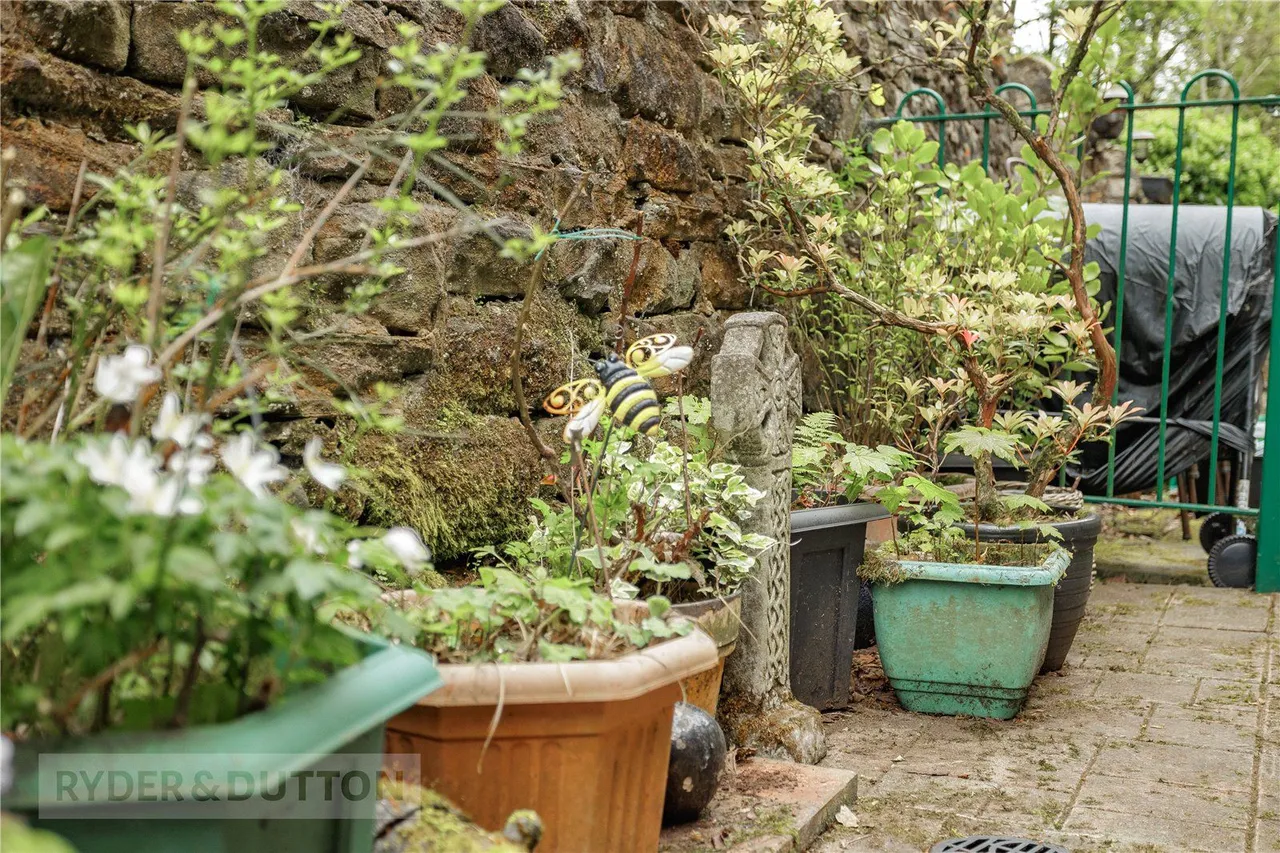 Manchester Road, Greenfield, OL3, photo 21