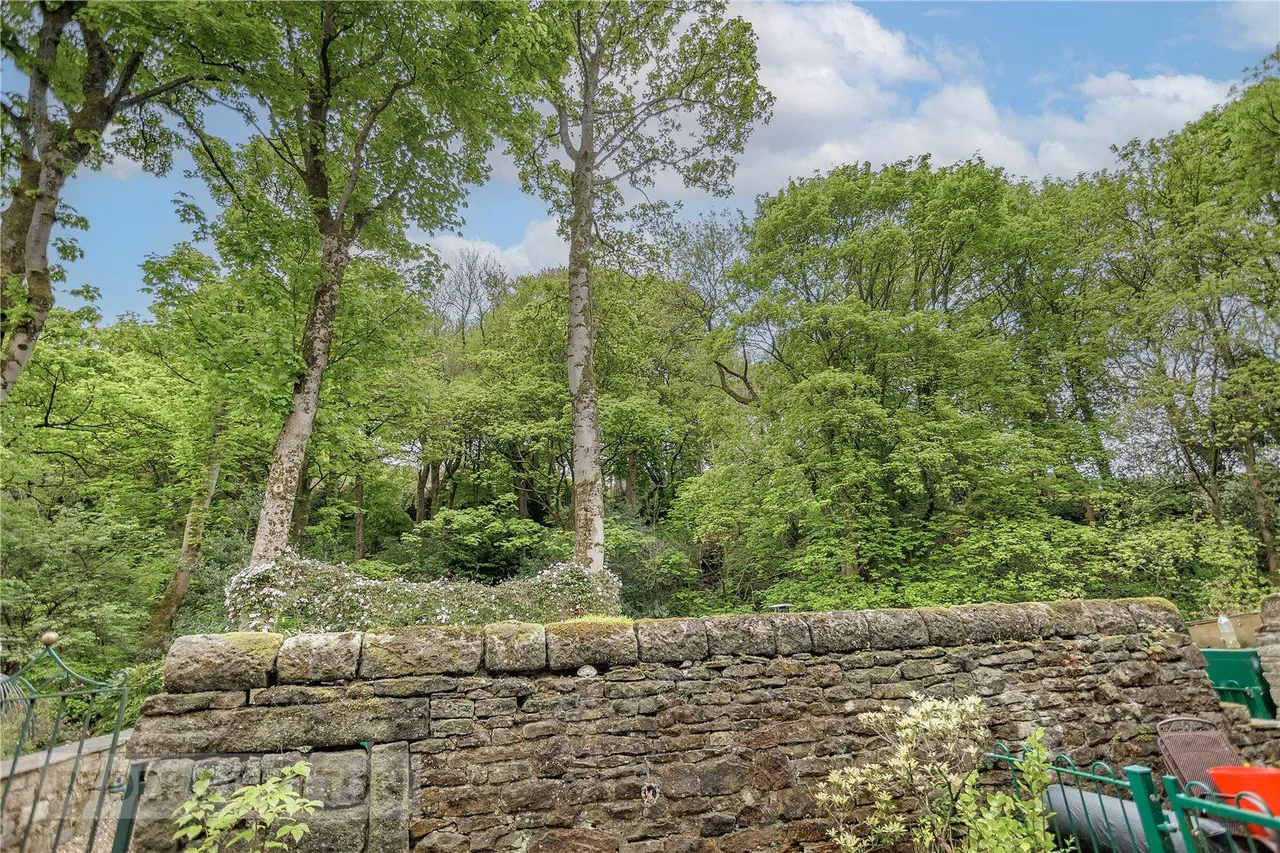 Manchester Road, Greenfield, OL3, photo 23